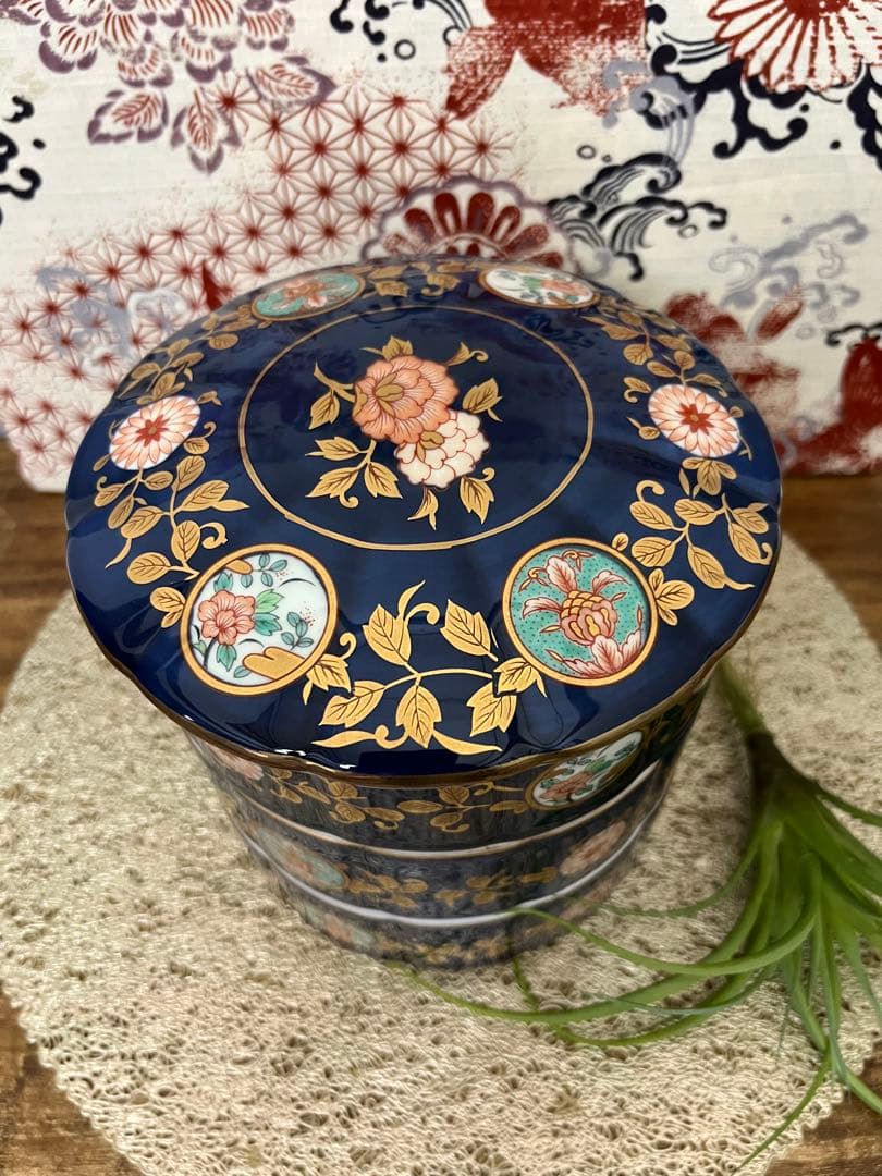 有田焼　清右衛門　三段重　古伊万里文様　金彩