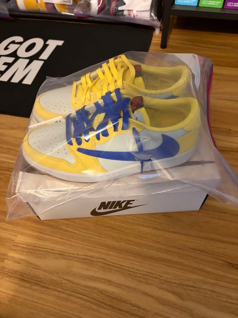 靴 Travis Scott Nike Air Jordan 1 Canary