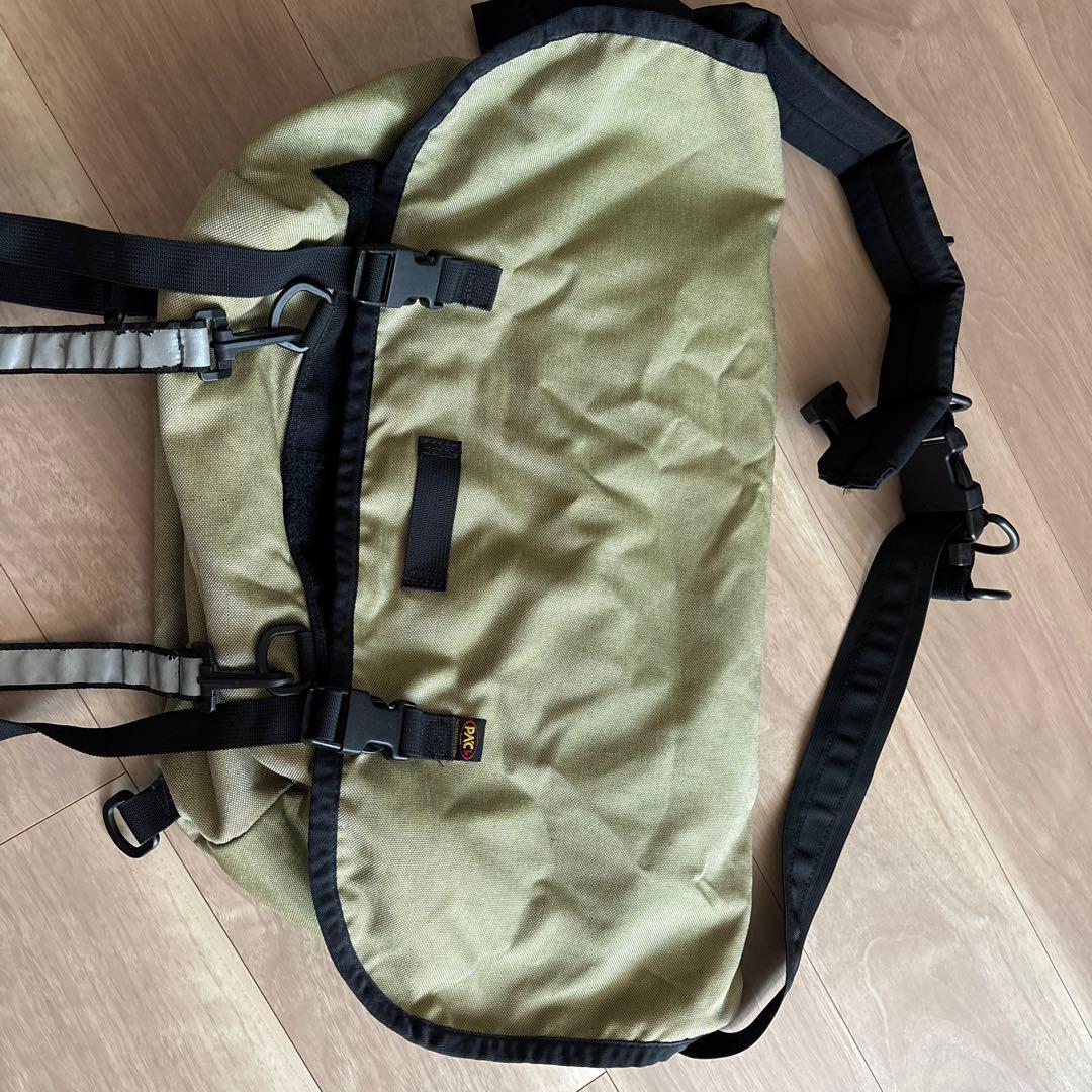 PAC DESIGNS メッセンジャーバッグ オリーブグリーン