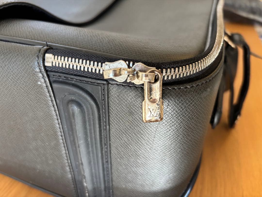 Louis Vuitton ルイヴィトン　タイガ キャリーバッグ　ブラック