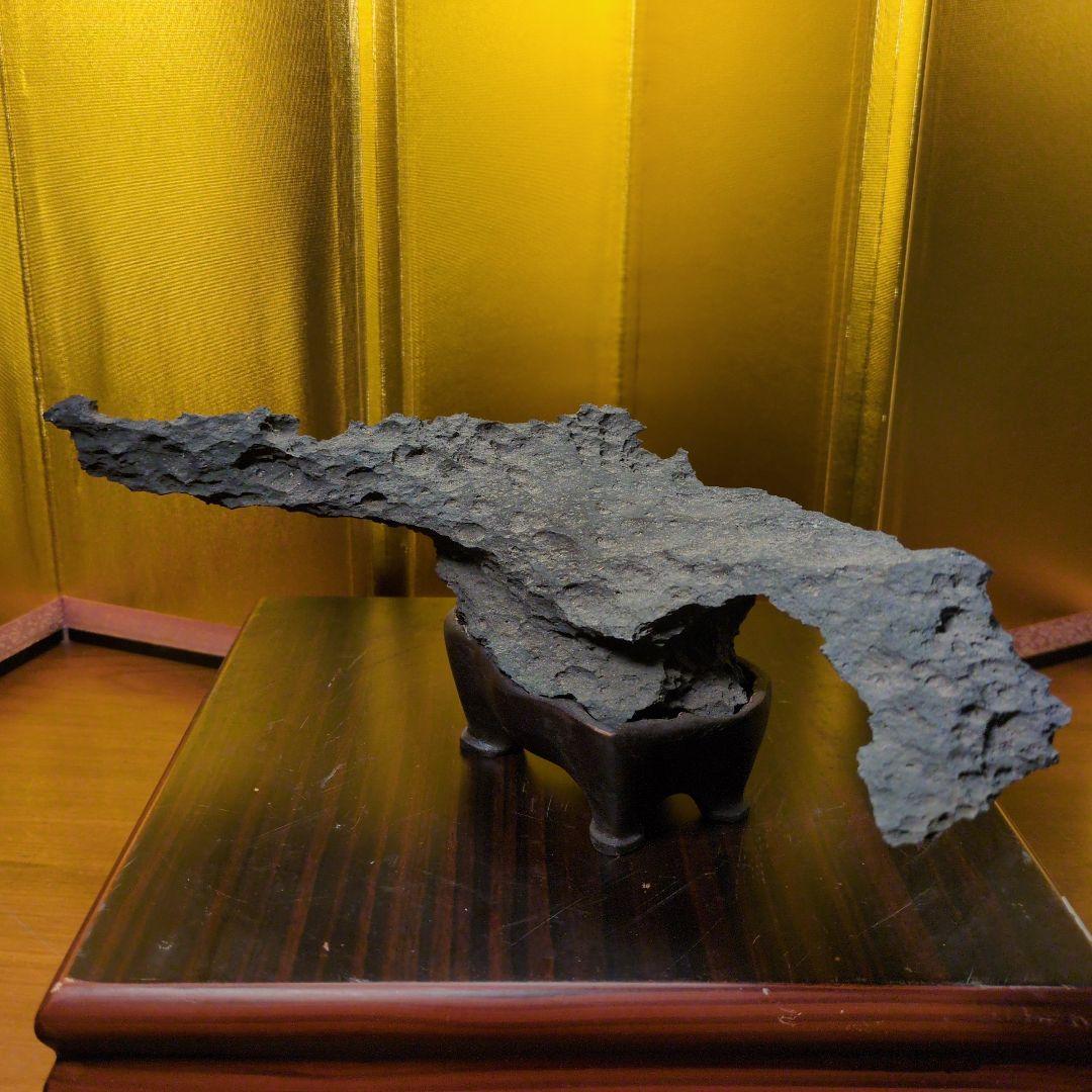 水石 天然石 約840g 原石 鑑賞石 自然石 木製専用台座付き 希少 レア