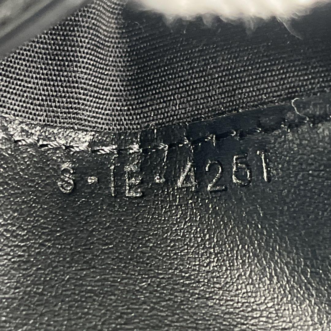 セリーヌ　バイフォールドウォレット　コンパクト財布　折り財布　カーフレザー　黒