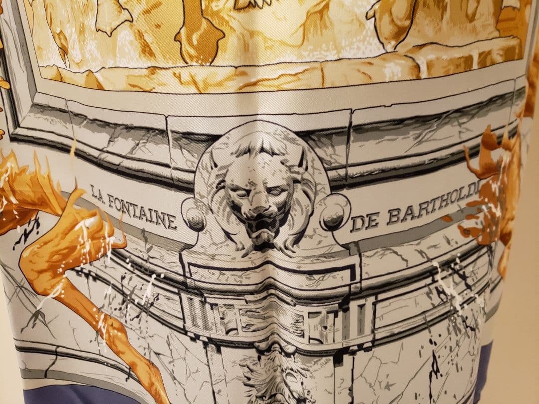 【極美品】HERMES　カレ90 ～バルトルディの泉～ グレイッシュブルー