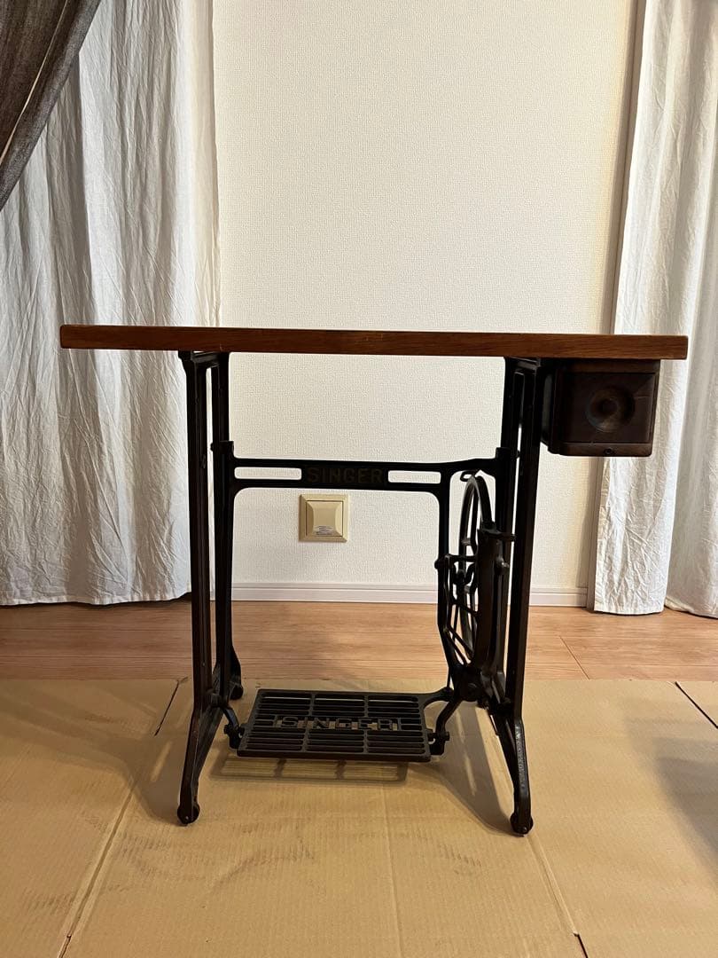 アンティーク　ソーイングマシンテーブル