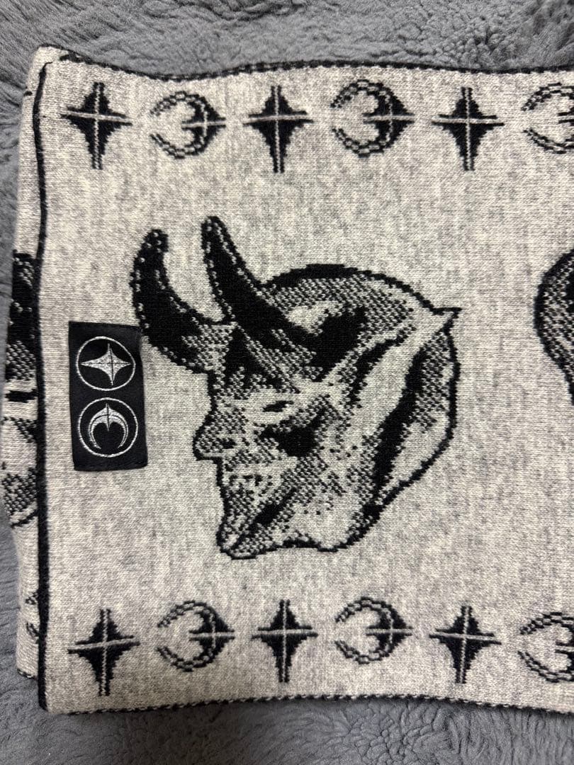 希少　thug club マフラー