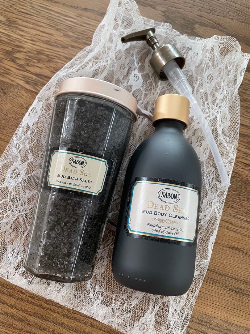 SABON ブラック バスソルトデッドシーとボディクレンザーセット