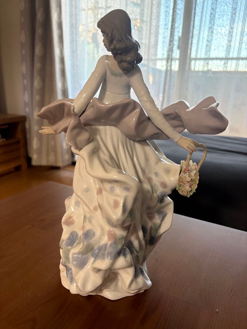 Lladro リヤドロ春の輝きフィギュリン