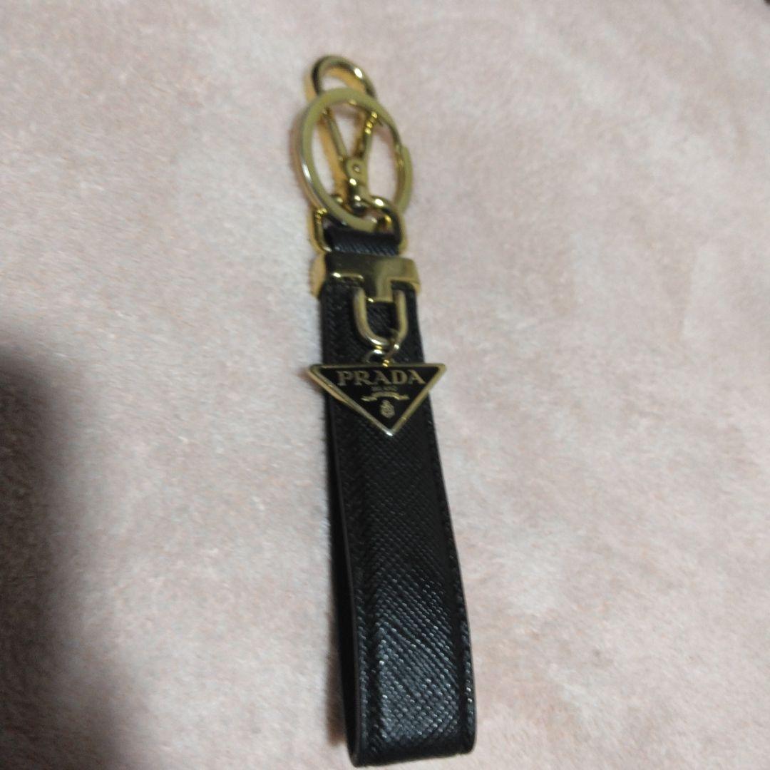 PRADA ブラックレザー キーホルダー