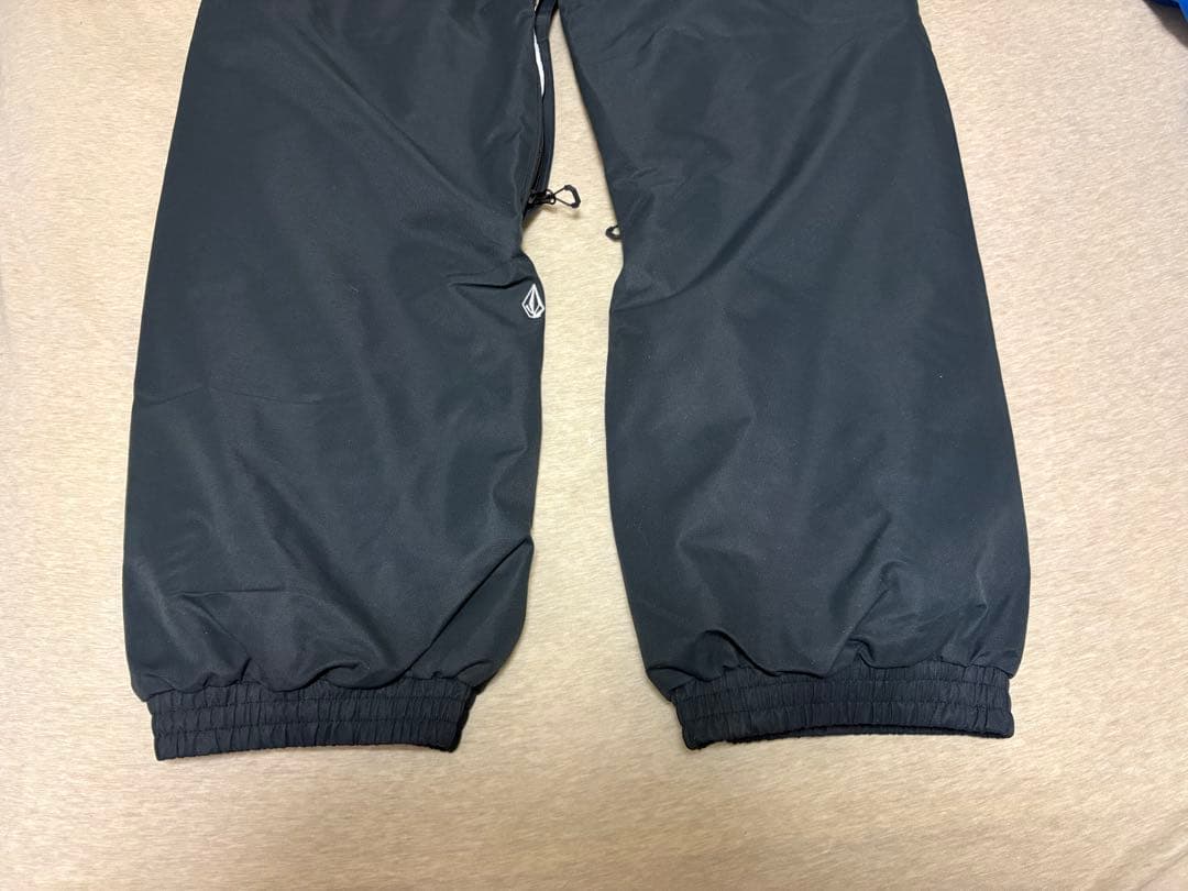 美品　VOLCOM スノーボードウェア 上下セット