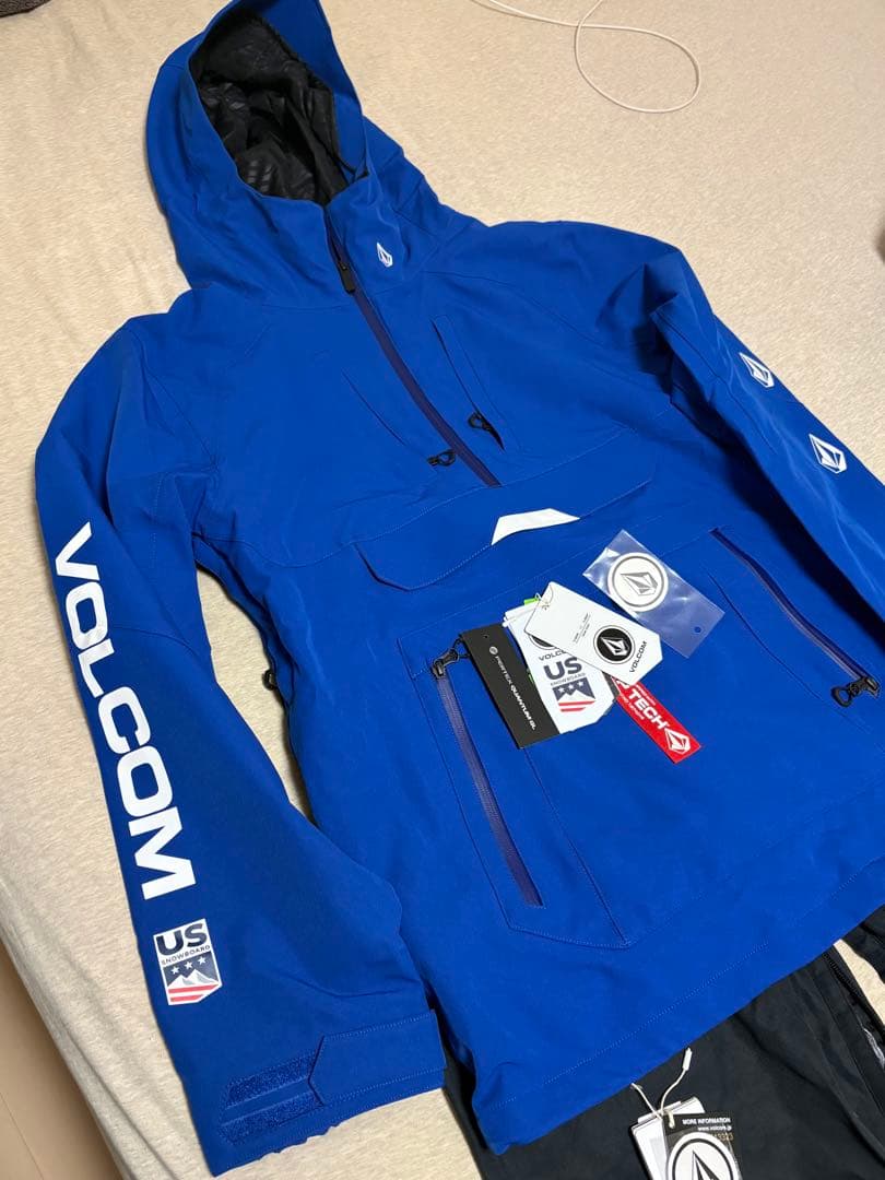 美品　VOLCOM スノーボードウェア 上下セット