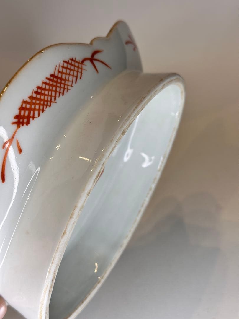 大清同治年製 底款 黒地 百花不落地 彩絵 雲形 高台 皿 古董品 古い陶磁