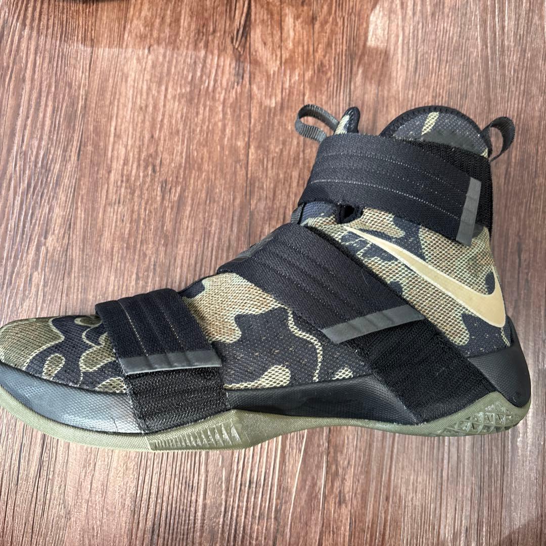 Nike バスケットボールシューズ カモフラージュ