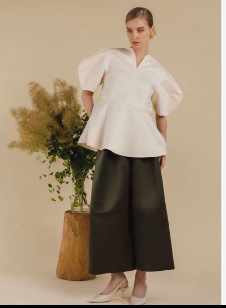 【お値下げしました】Heve ハートネックペプラムブラウス　トップス