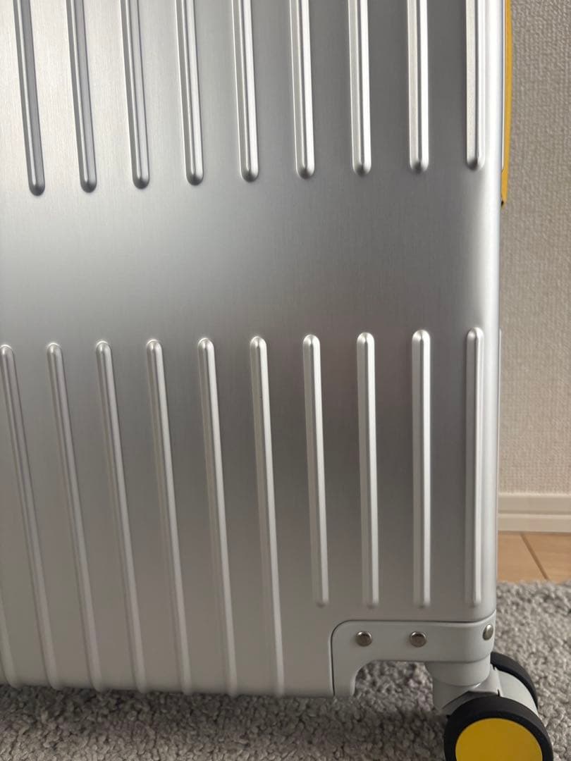 イノベーター　INV7811STP スターリングシルバー 96L スーツケース