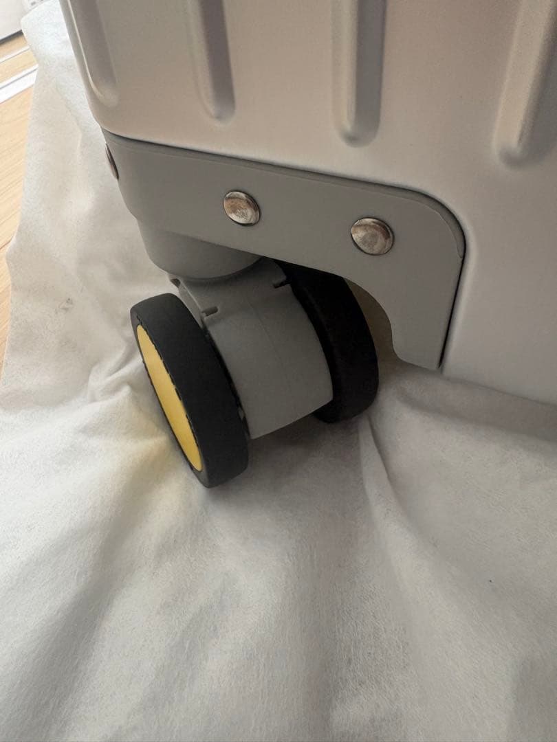 イノベーター　INV7811STP スターリングシルバー 96L スーツケース