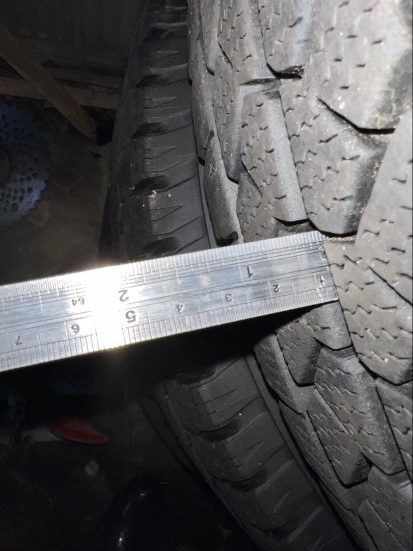 ハイエース　スタッドレスタイヤ　15インチ ④