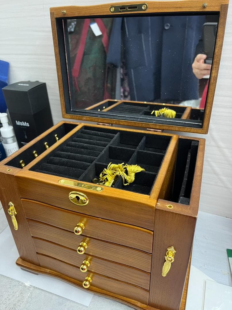 木製ジュエリーボックス　アクセサリーケース　鍵付き　４段　大容量