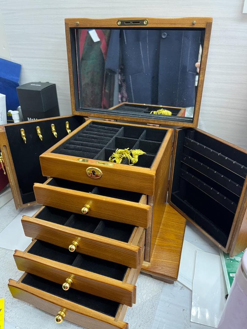 木製ジュエリーボックス　アクセサリーケース　鍵付き　４段　大容量