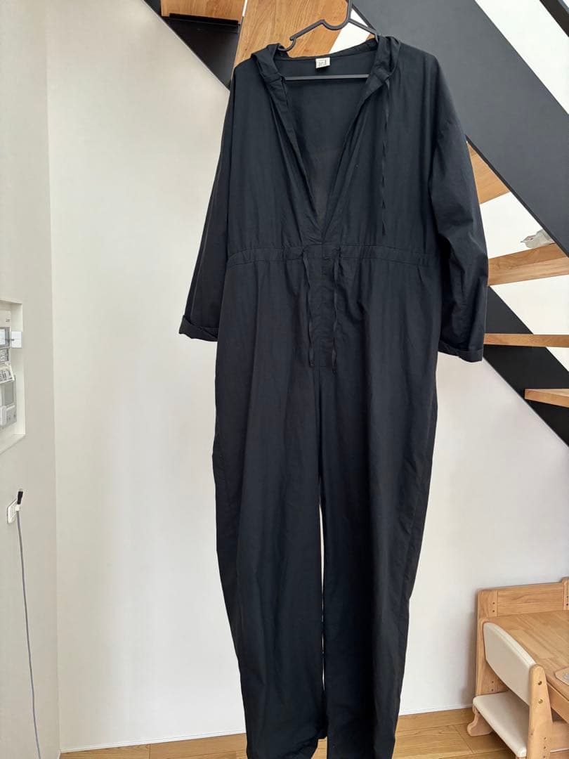 ベースレンジ　フード付きブラックオールインワン