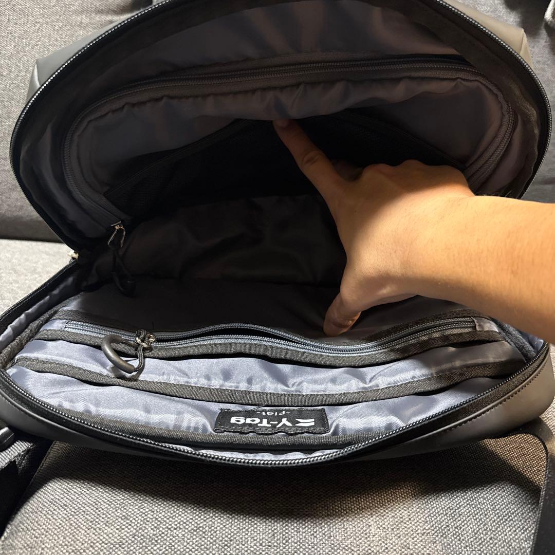 Y-Tag ブラック ボディバッグ　カメラバッグ