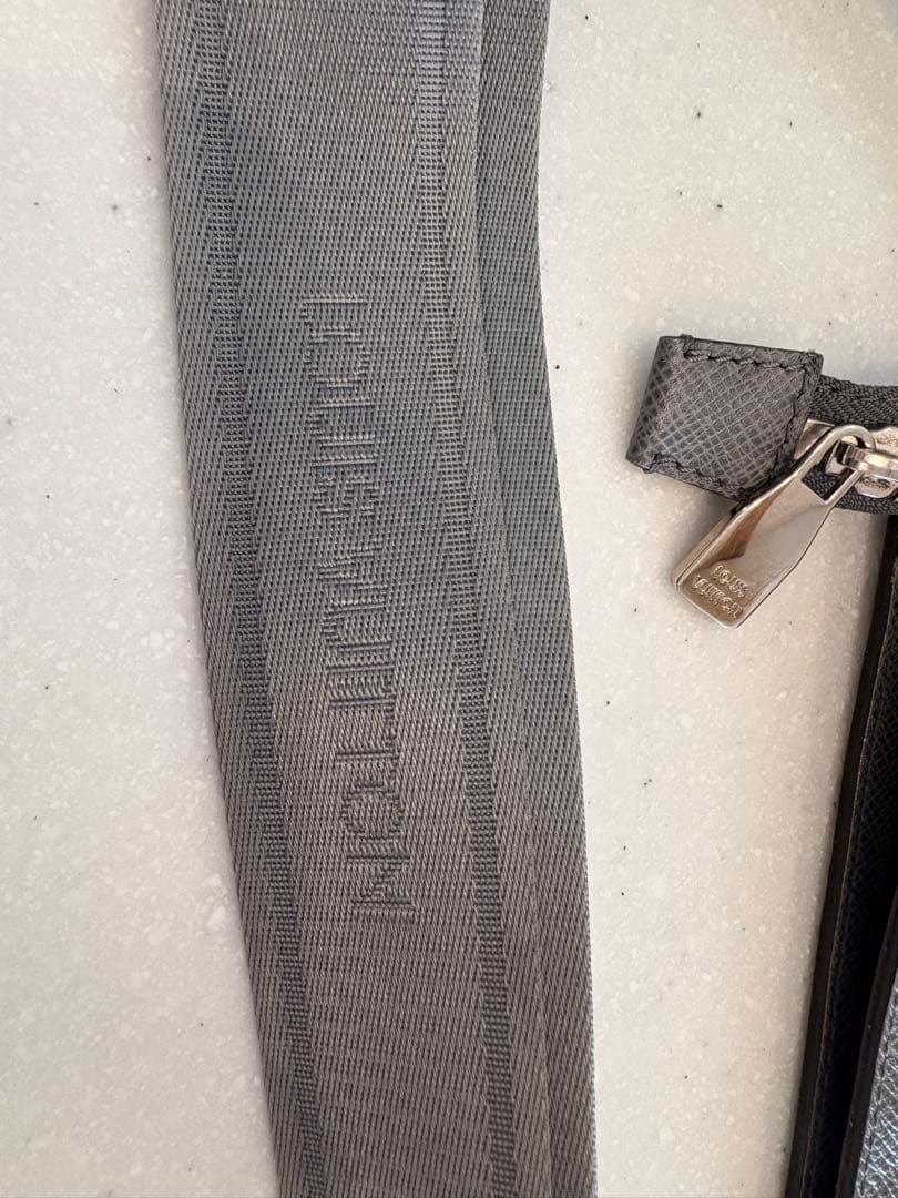 LOUIS VUITTON グレー メッセンジャーバッグ