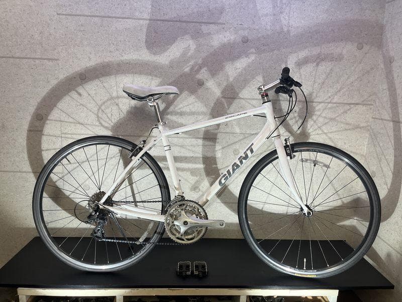 GIANT ESCAPE R3 クロスバイク sizeM　ホワイトカラー