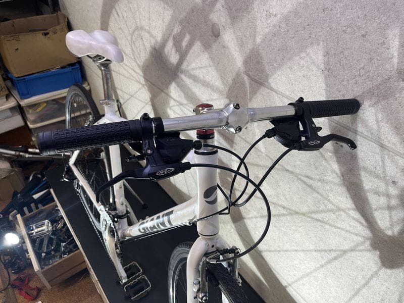 GIANT ESCAPE R3 クロスバイク sizeM　ホワイトカラー