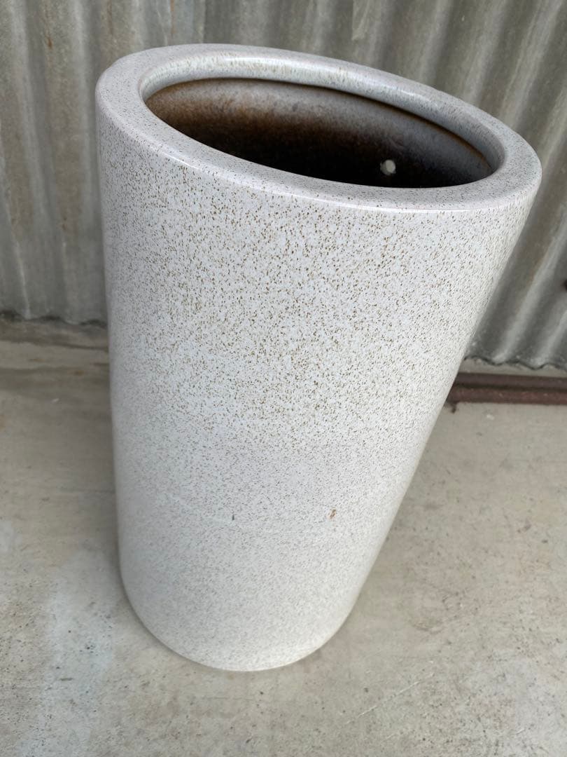 陶器　傘立て　白　信楽焼　白窯　唐草彫　 格子彫