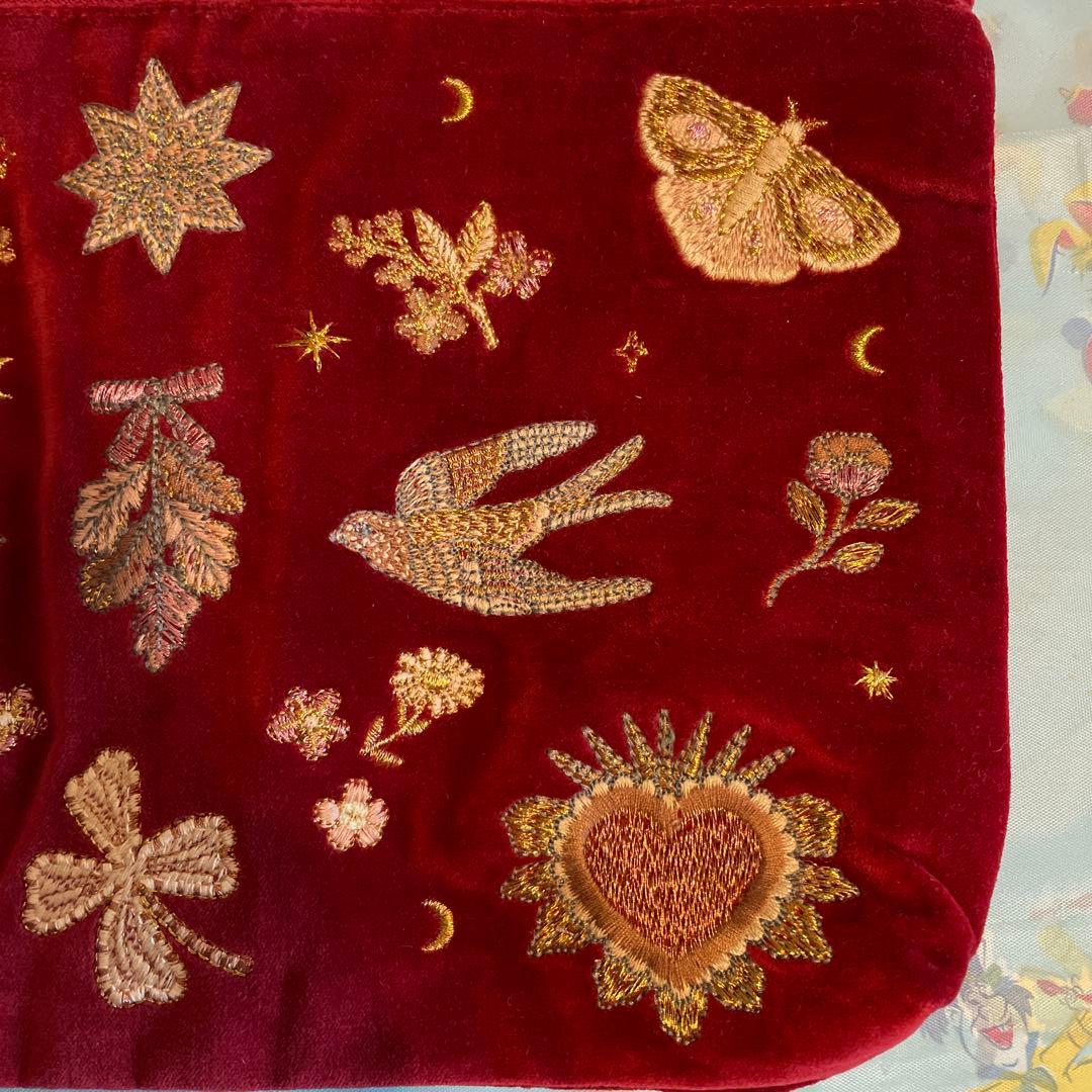 Elizabeth Scarlett ボルドー刺繍ポーチ　エブリデイポーチ