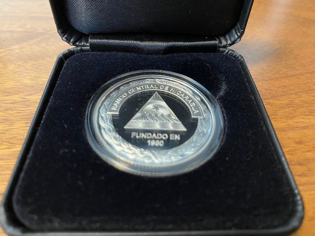 ニカラグア　中央銀行　50周年記念メダル