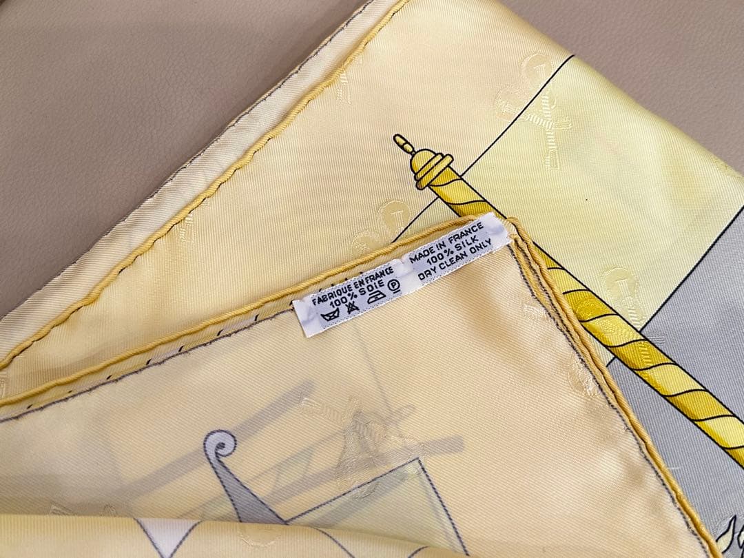 ◇HERMES エルメス カレ90 ベニスのカーニバル イエロー シルクスカーフ