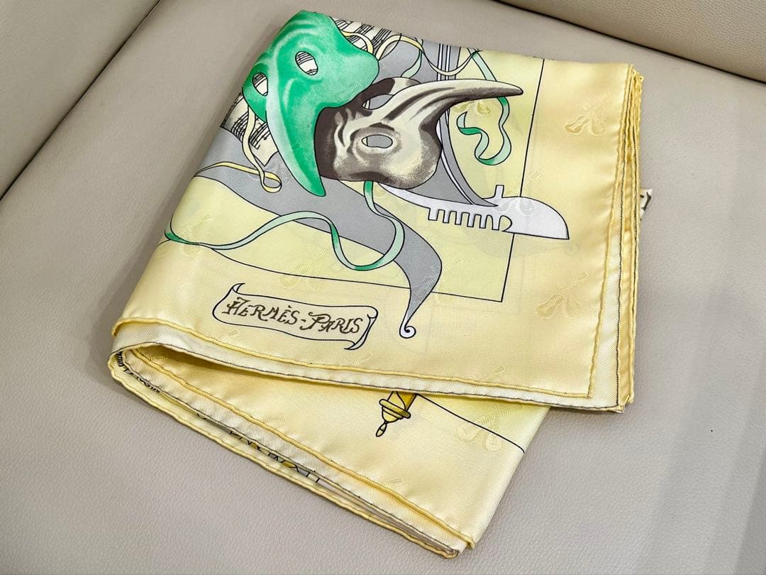 ◇HERMES エルメス カレ90 ベニスのカーニバル イエロー シルクスカーフ