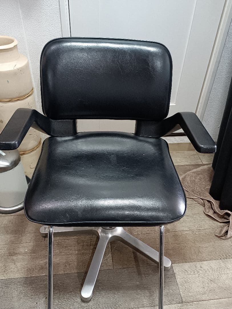 タカラベルモント　スタイリングチェア