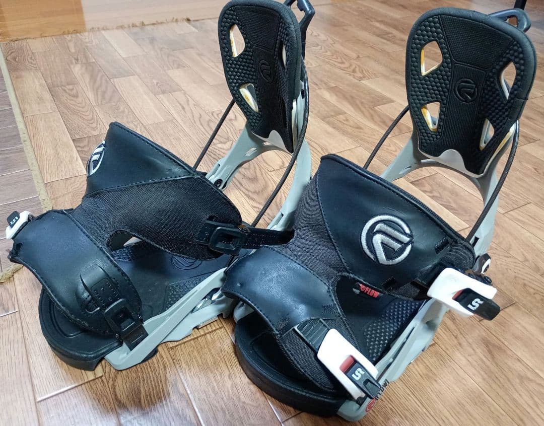 FLOW FUSE ビンディングLサイズ グレー色