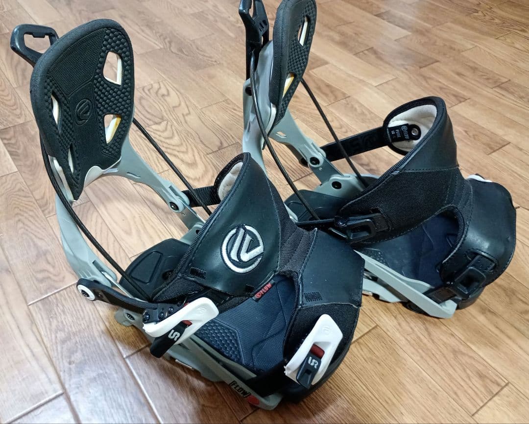 FLOW FUSE ビンディングLサイズ グレー色