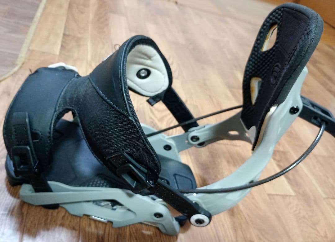 FLOW FUSE ビンディングLサイズ グレー色