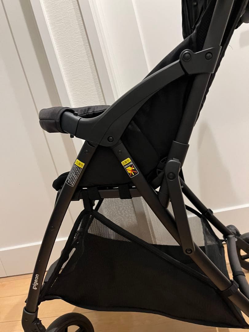 ピジョン　Bingleビングル　BB3 ソーホーブラック（純正サンシェード付き）