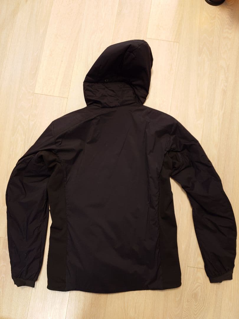 【タグ付き・美品】 アークテリクス アトムフーディ ブラックM