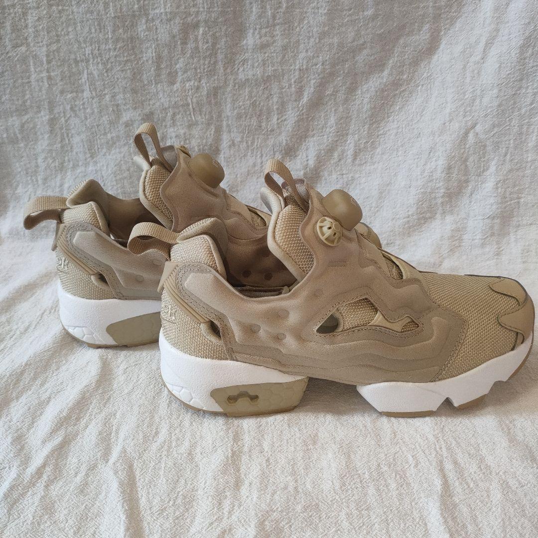 未使用級 リーボック スニーカー インスタポンプフューリー ベージュ　23.5
