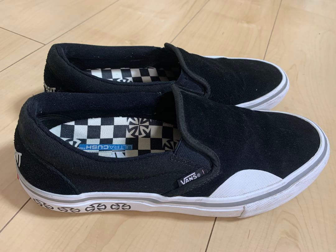 vans slip on × independent