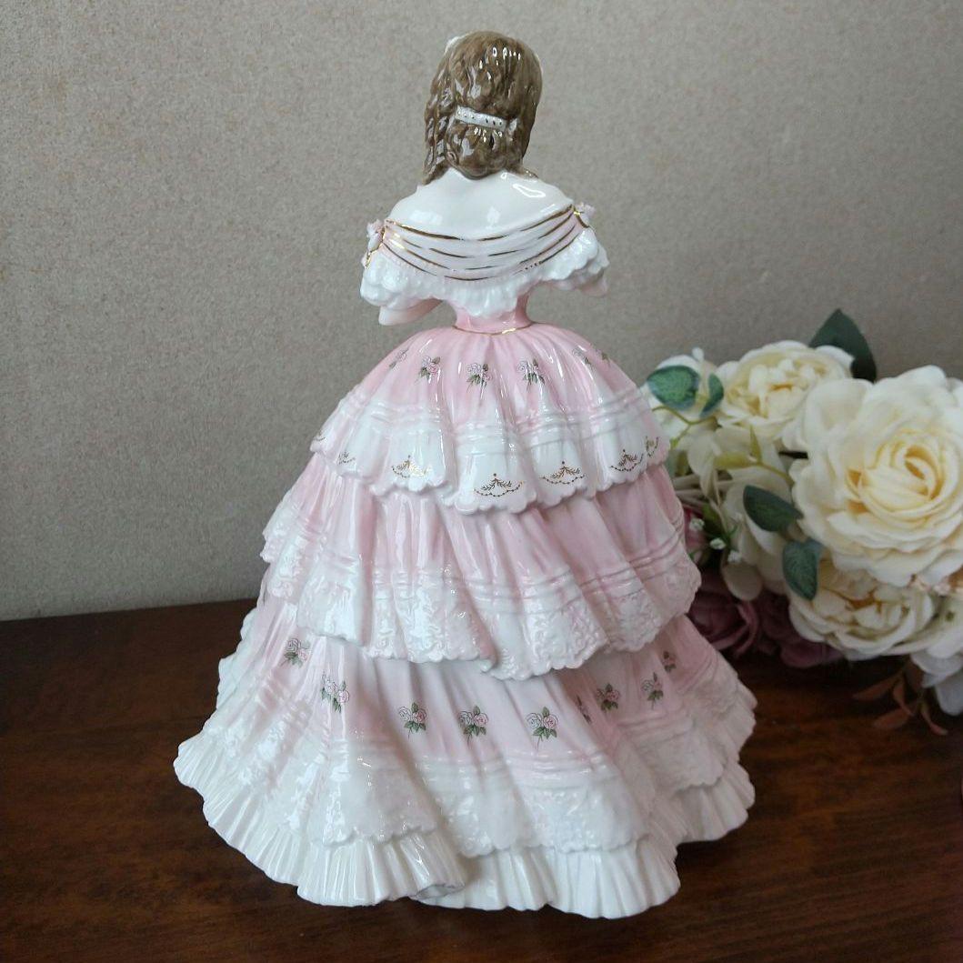 ロイヤルドルトン フィギュリン 愛の言葉コレクションより〜レッドレッドローズ