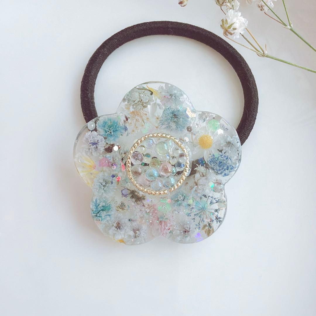 レジンヘアゴム 大ぶり　花　ブルー　オーロラ　かすみ草