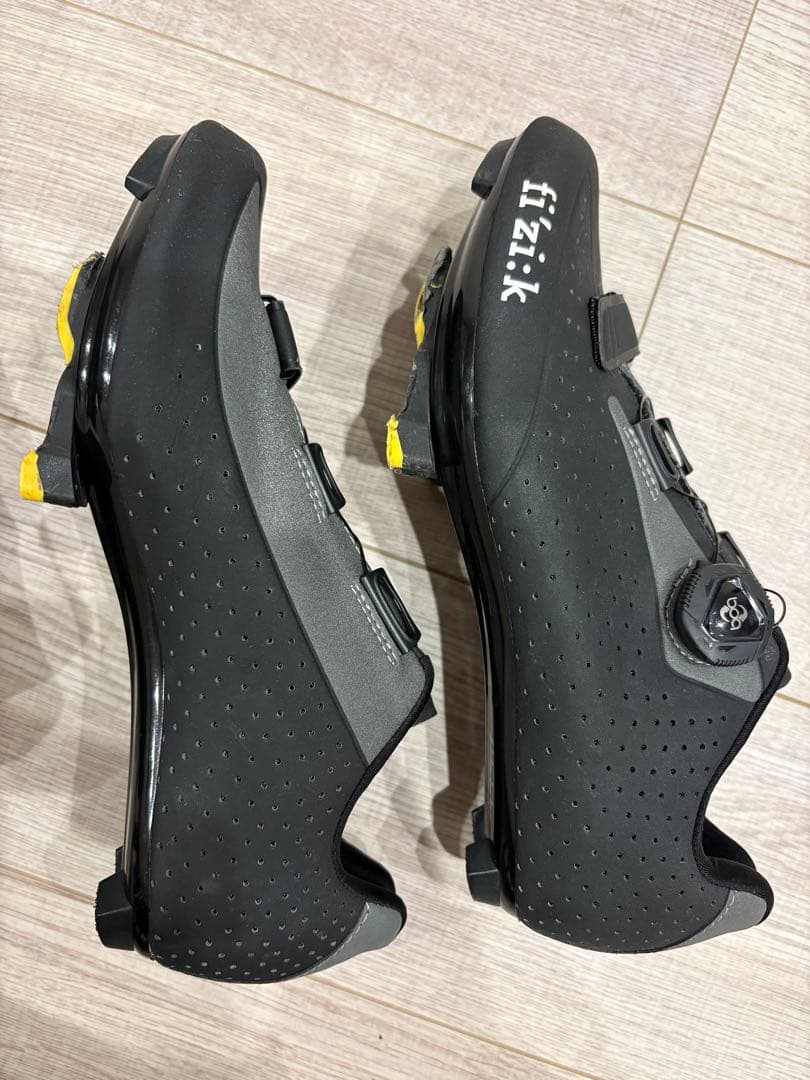 fi'zi:k（フィジーク）R5 ロードシューズ