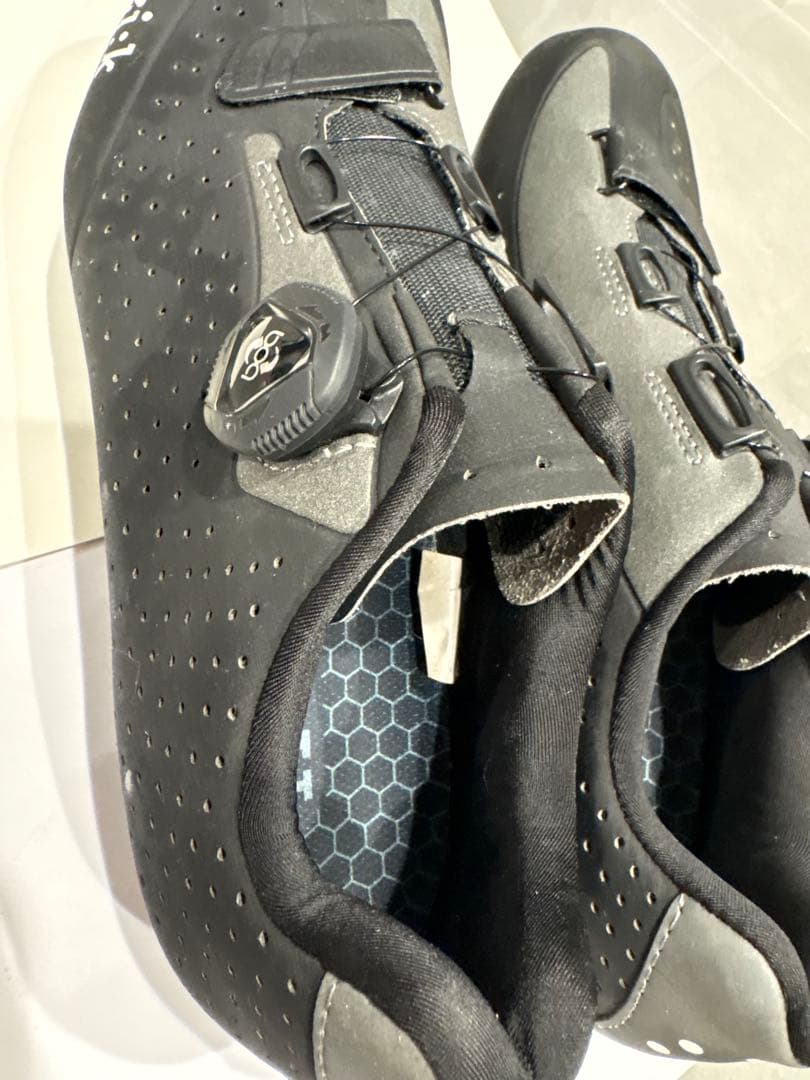 fi'zi:k（フィジーク）R5 ロードシューズ