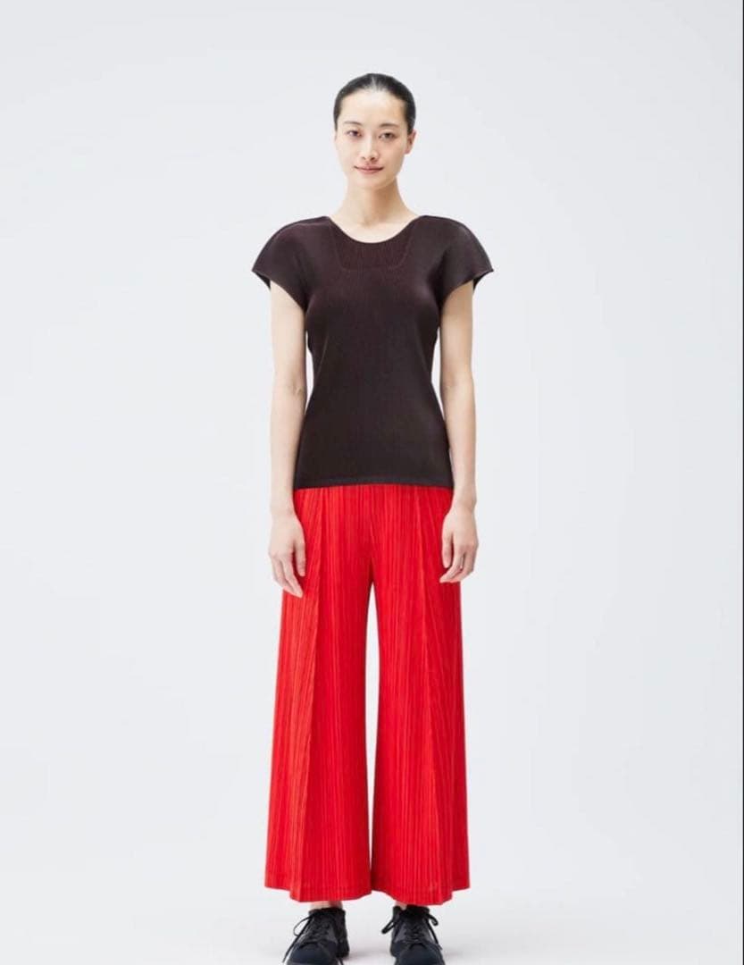 プリーツプリーズ　パンツ　黒