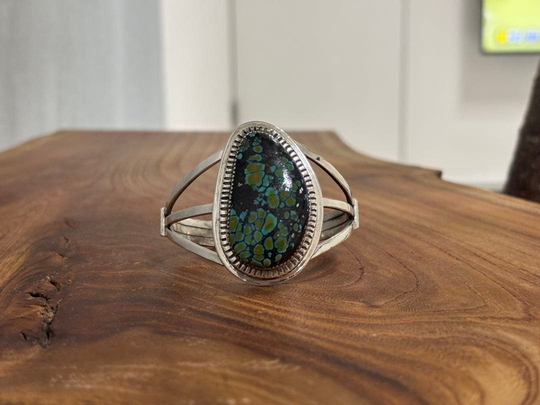 ニューランダーターコイズのマルコビゲイ　ナバホ族　ターコイズバングル