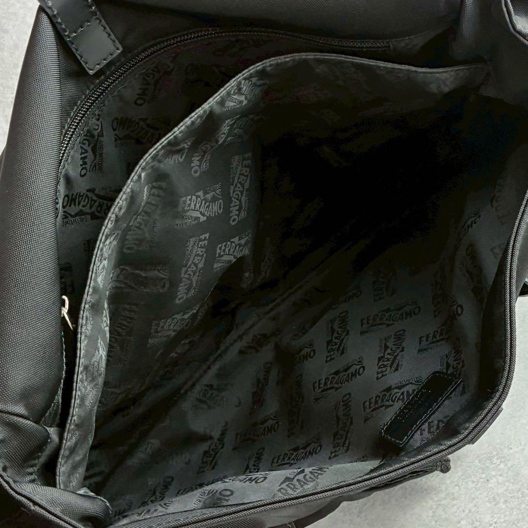 美品✨A4可 フェラガモ メッセンジャーバッグ ナイロン×レザー 斜め掛け 黒