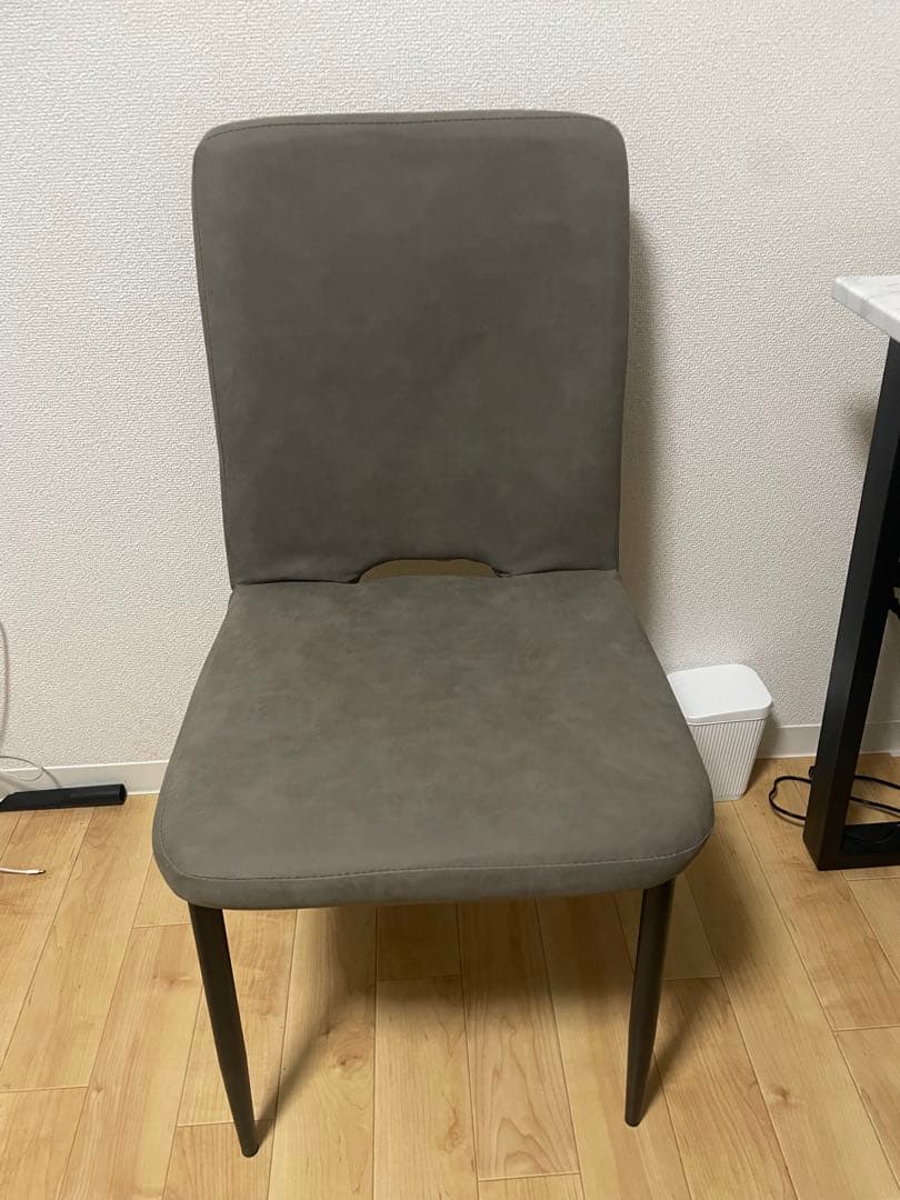 ダイニングテーブルと椅子セット