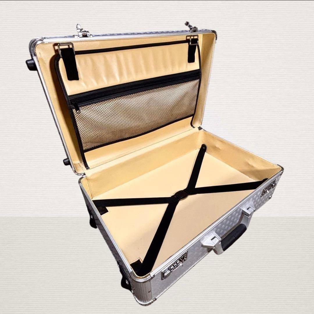 アルミ製キャリーケース 機内持込サイズ 2輪キャスター付き