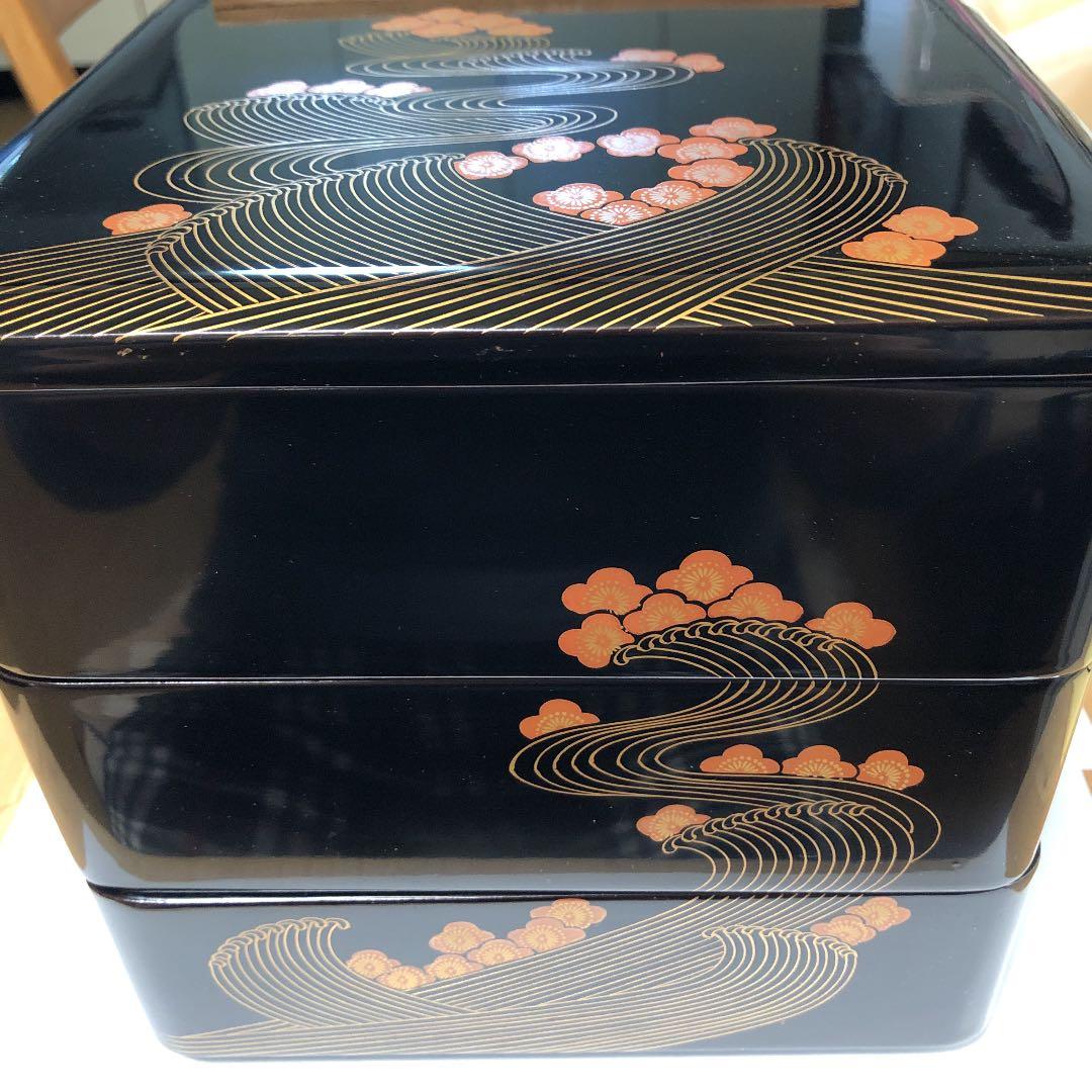 天然木漆器塗り上蓋三面梅青海波蒔絵三段重桐箱入り